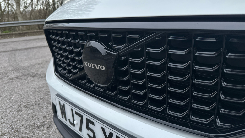 Volvo XC40 2.0 B3P Plus Black Edition 5dr Auto Petrol Estate